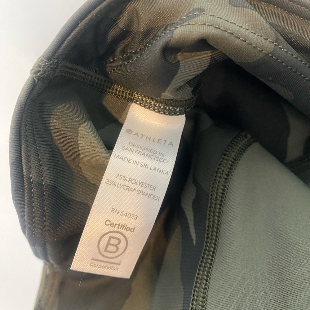 Athleta Ultimate Stash Pocket Camo 7/8 Size Small‎ - Picture 10 of 15